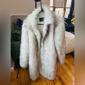QIYE Elegant Faux Fur Teddy Jacket White and black Cozy Stylish Classic S